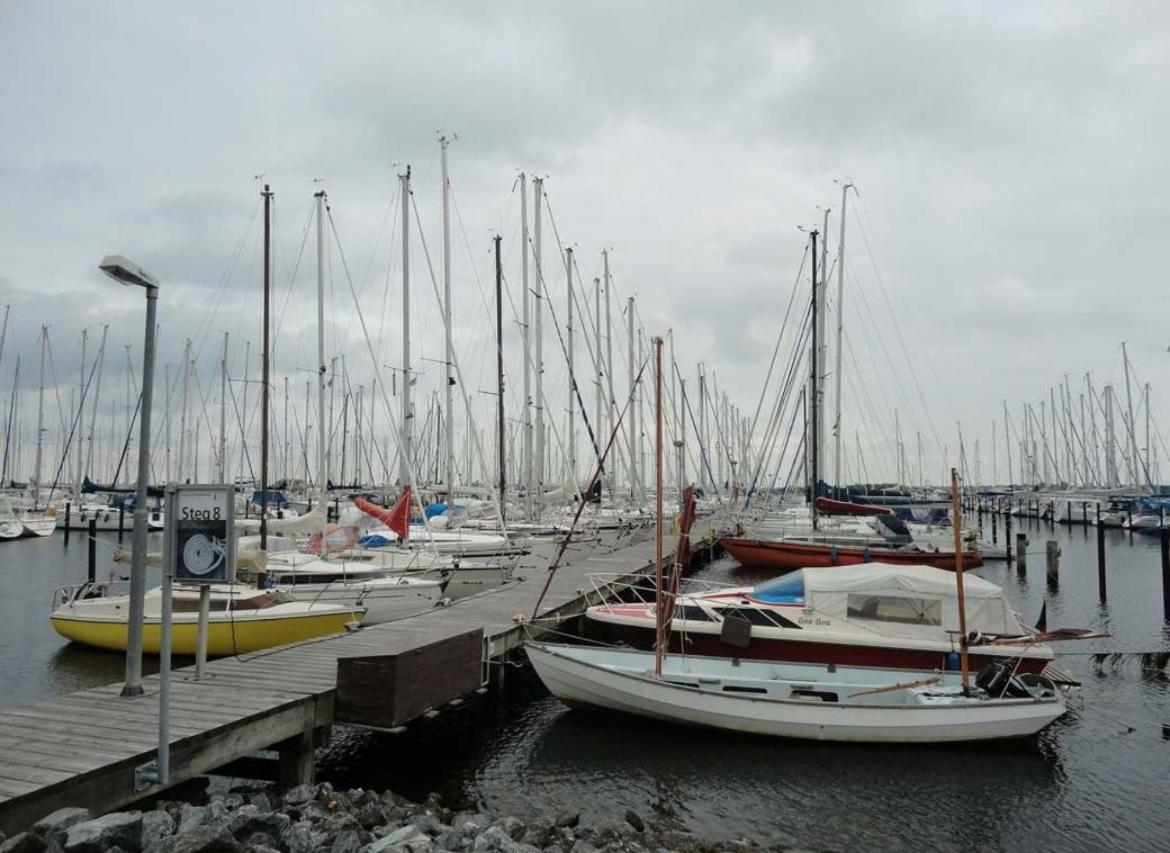 Oase An Der Ostsee Mit 2 Schlafzimmern Хайлигенхафен Екстериор снимка